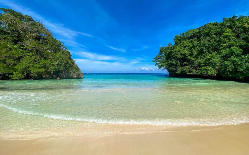 Caribbean hidden beaches secluded spots away