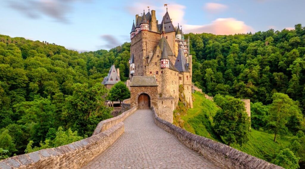 Castles in europe and medieval architecture