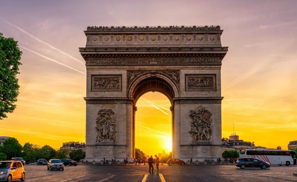 Paris travel guide iconic landmarks
