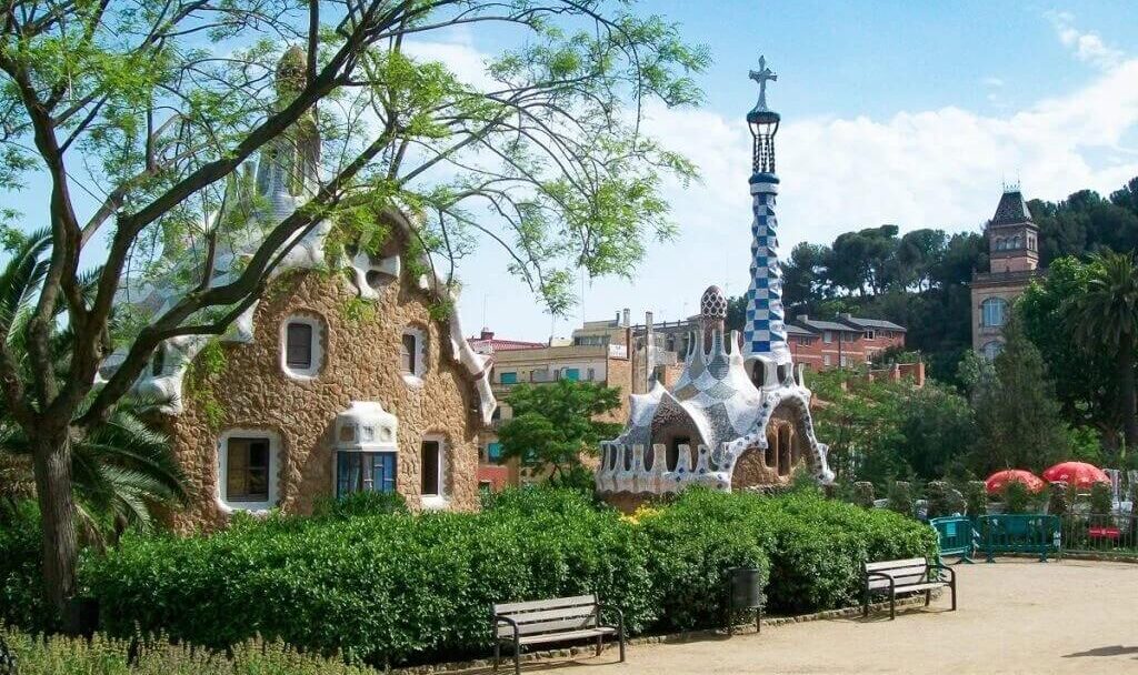 Barcelona travel guide and tourist attractions