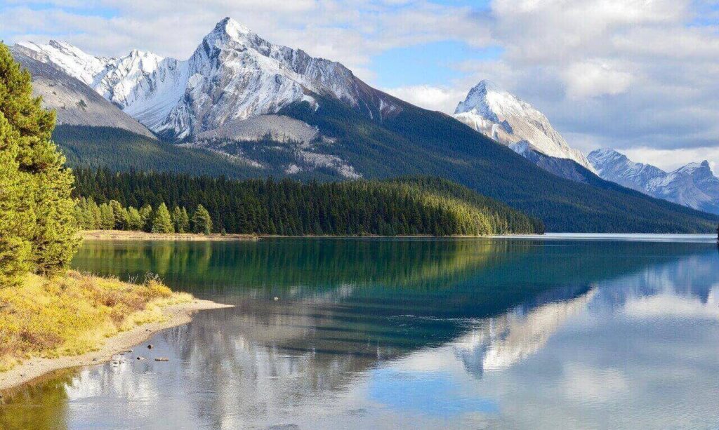 Kanada rocky dağlarını ne zaman ziyaret edilmeliyiz