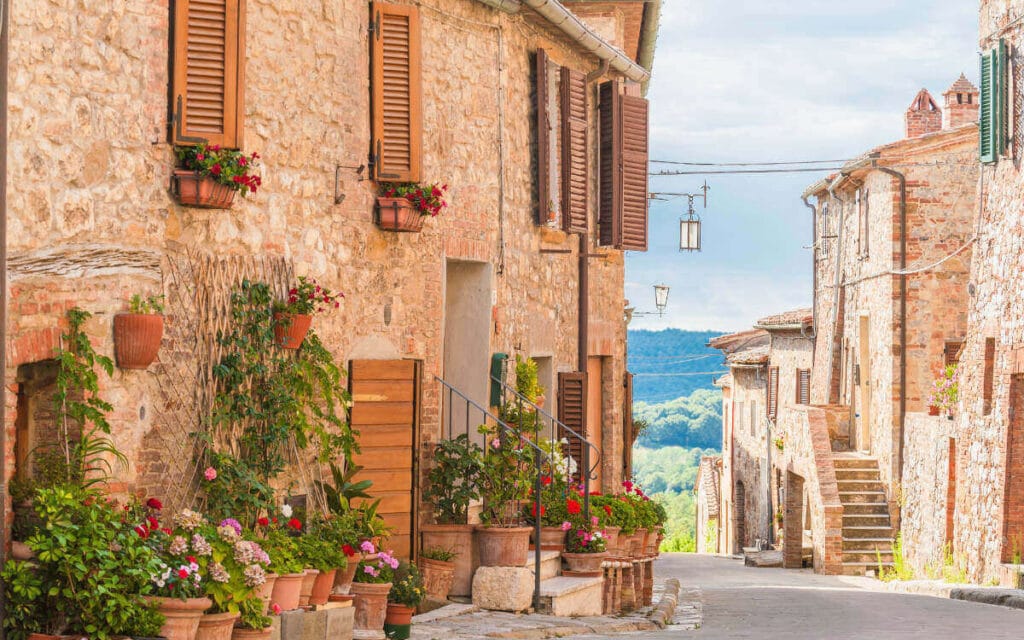 Small towns in italy for scenic regional routes