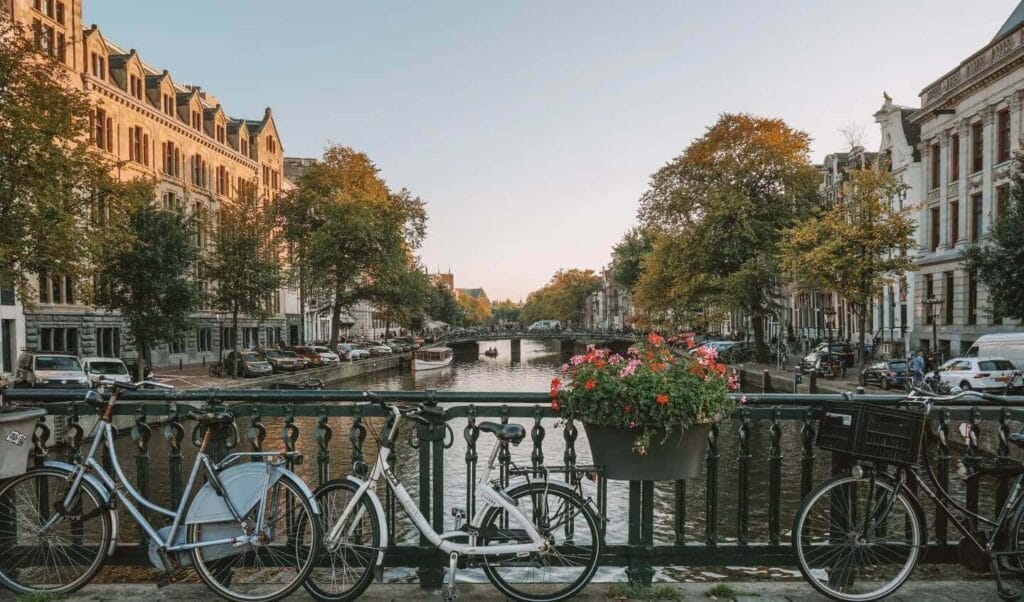 Netherlands bike tour best cities and cycling routes